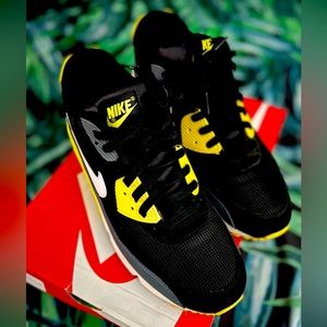 Nike Air Max 90 Essential. Black/white/Yellow Armory Slate.